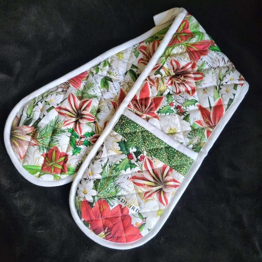 Michel Design Works Cotton Kitchen Double Oven Glove Merry Christmas, Amarilys